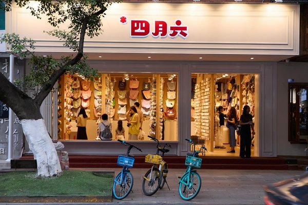 Les Incontournables de la Mode pour les Digital Nomads : Styles de Vie et Tendance