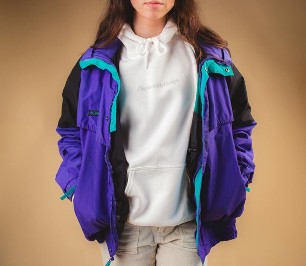 Adopter un look vintage en taille plus : Style Unique et Confiance Assurée